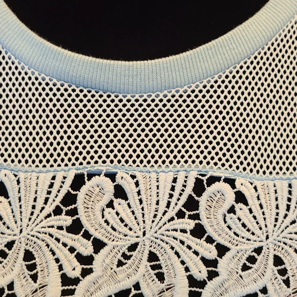 Ann Taylor Loft Powder Blue Embroidered Tee Top sz XS - Picture 6 of 6